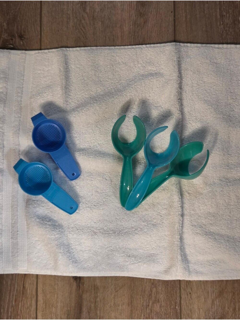 Vintage Tupperware Gadget Lot - 3 Egg Lifters Scoops 1334 & 2 Mini Sifters 879